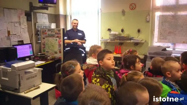 Przedszkolaki w komendzie