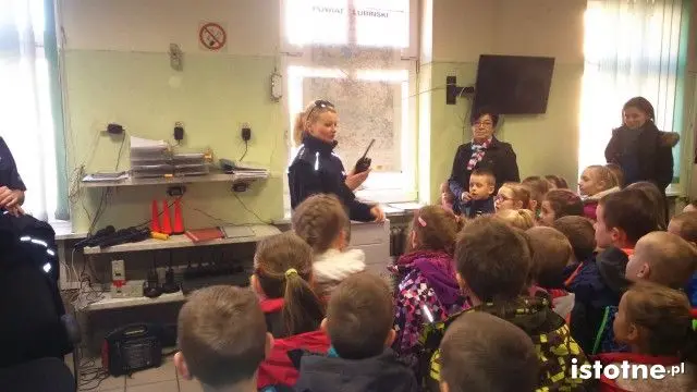 Przedszkolaki w komendzie