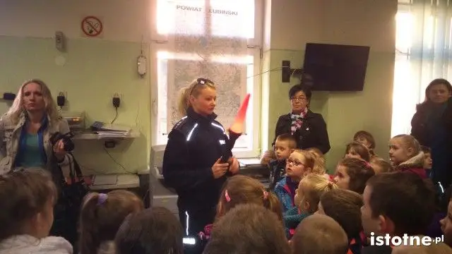 Przedszkolaki w komendzie