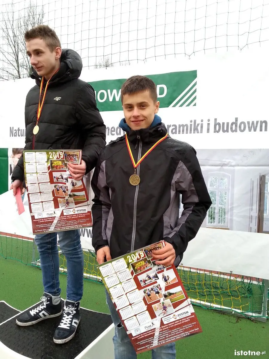 Po prawej: Tobiasz Burzyński