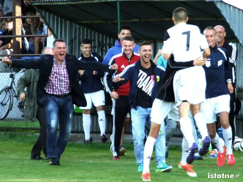 Trener BKS Andrzej Kisiel na meczu z Włókniarzem Mirsk