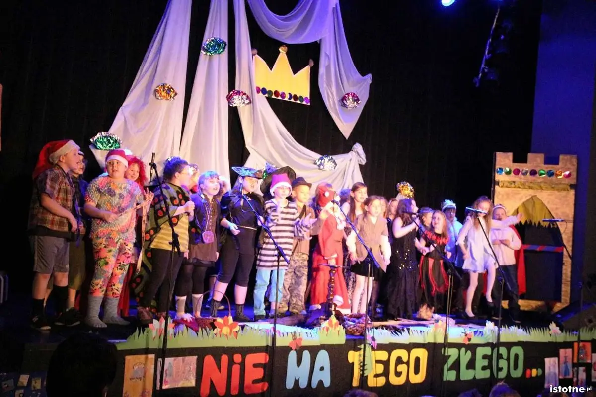 Spektakl "Nie ma tego złego..."