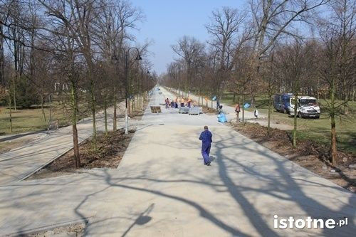 Pięknieją parkowe aleje