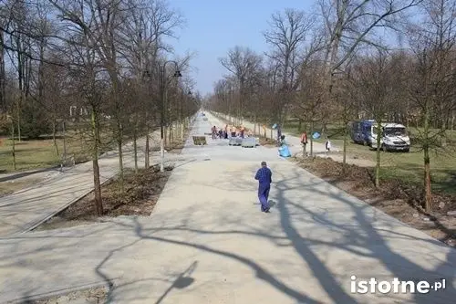 Pięknieją parkowe aleje