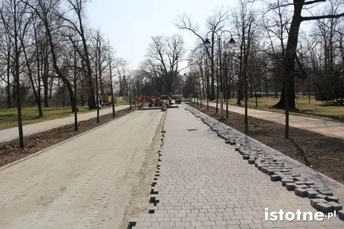 Pięknieją parkowe aleje