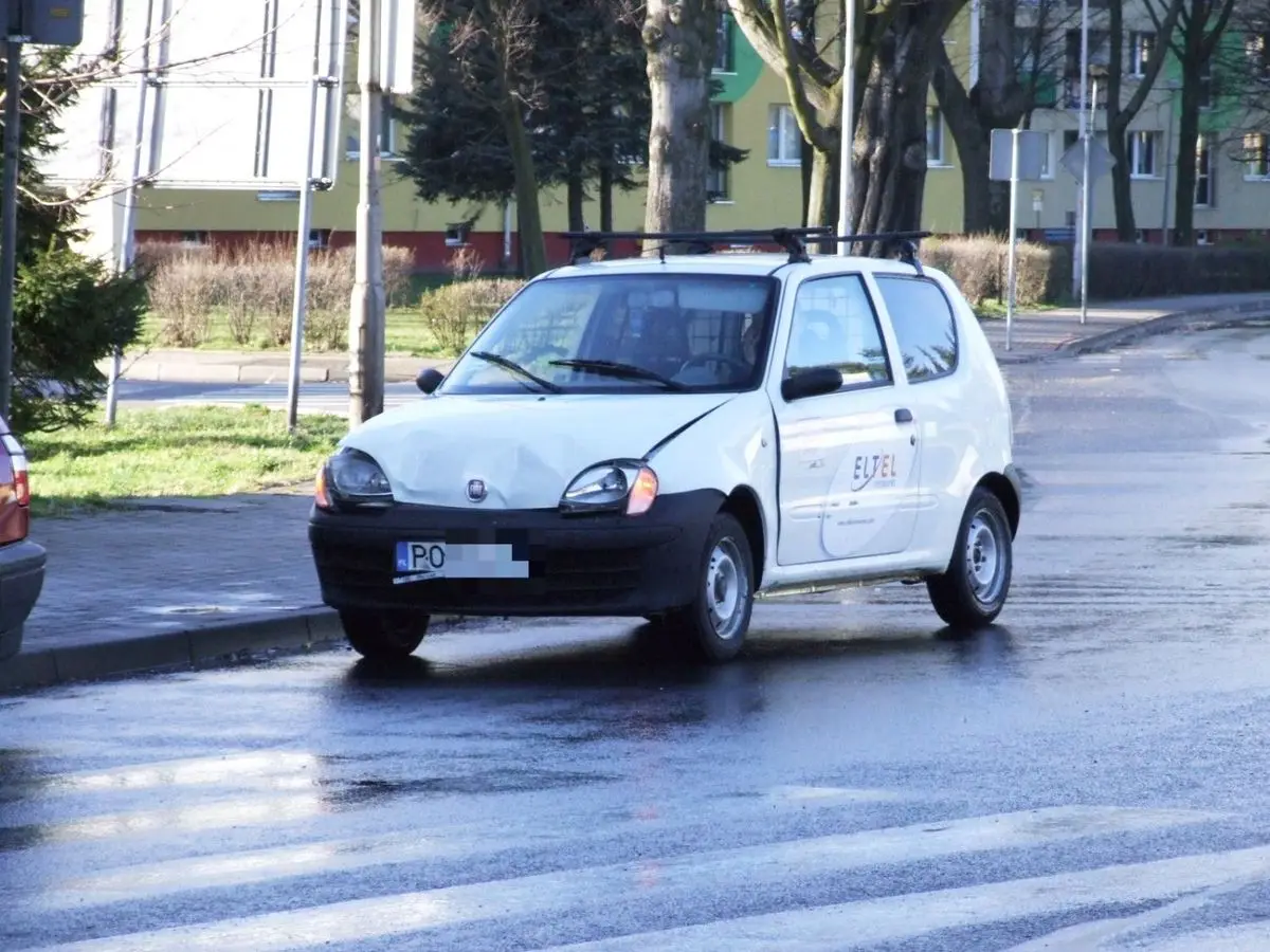 Kolizja aut na Spółdzielczej