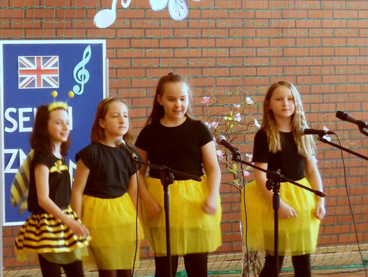 Julia Kamila Amelia Natalia kl III Żeliszów, klasa I z Dąbrowy,  Julia Nowacka z Bożejowic