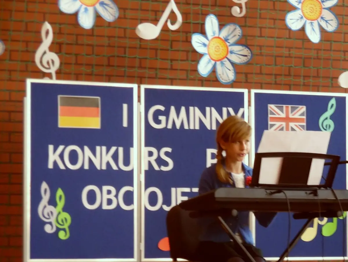 Julia Kamila Amelia Natalia kl III Żeliszów, klasa I z Dąbrowy,  Julia Nowacka z Bożejowic