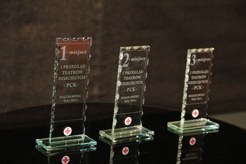 Przedszkolaki na scenie dla PCK