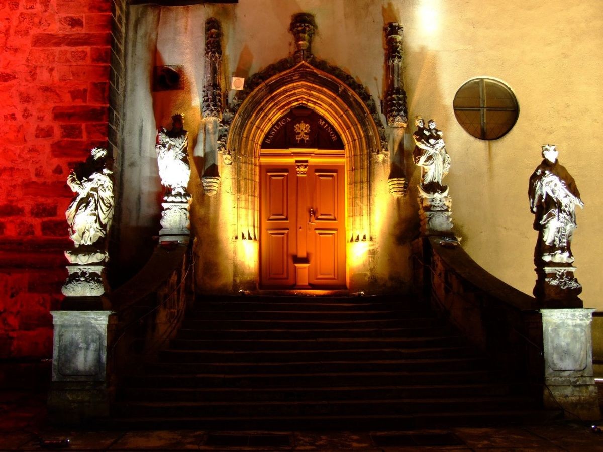 Barwna iluminacja Bazyliki