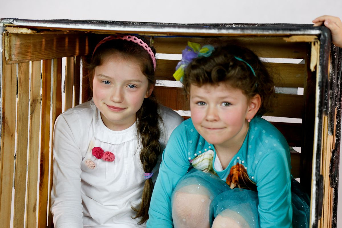 Zabawa dla dzieci z okazji promocji Dziewczynki-skrzynki