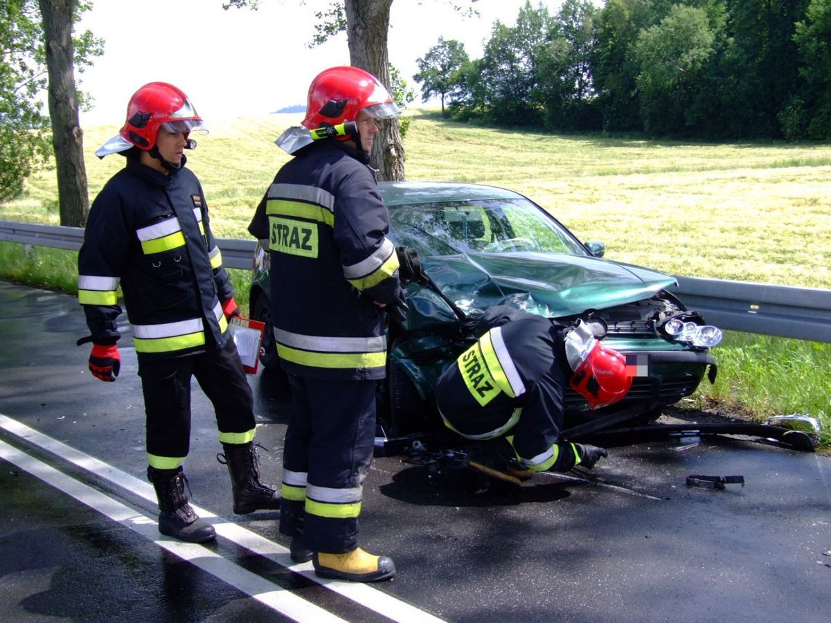 Czołowe zderzenie dwóch Volkswagenów
