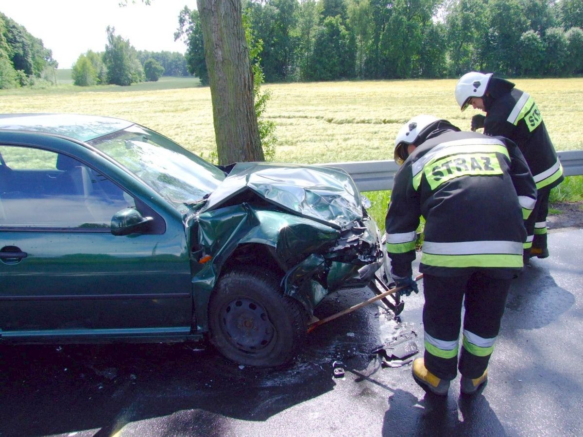 Czołowe zderzenie dwóch Volkswagenów
