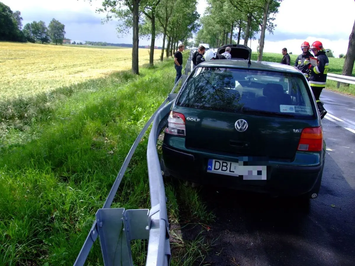 Czołowe zderzenie dwóch Volkswagenów