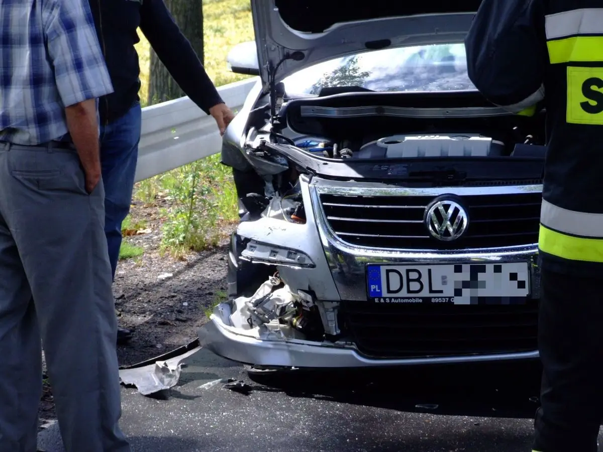 Czołowe zderzenie dwóch Volkswagenów