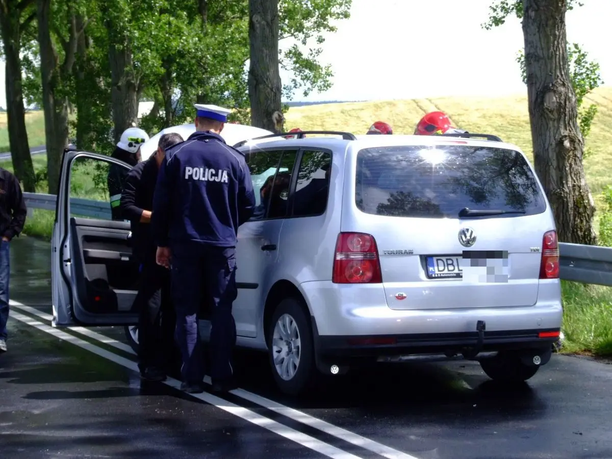 Czołowe zderzenie dwóch Volkswagenów
