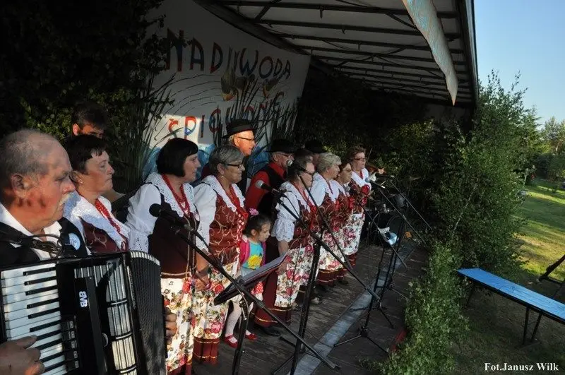 Nad Wodą Śpiewanie