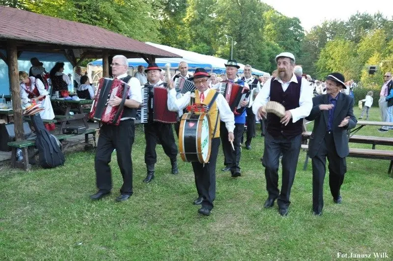 Nad Wodą Śpiewanie