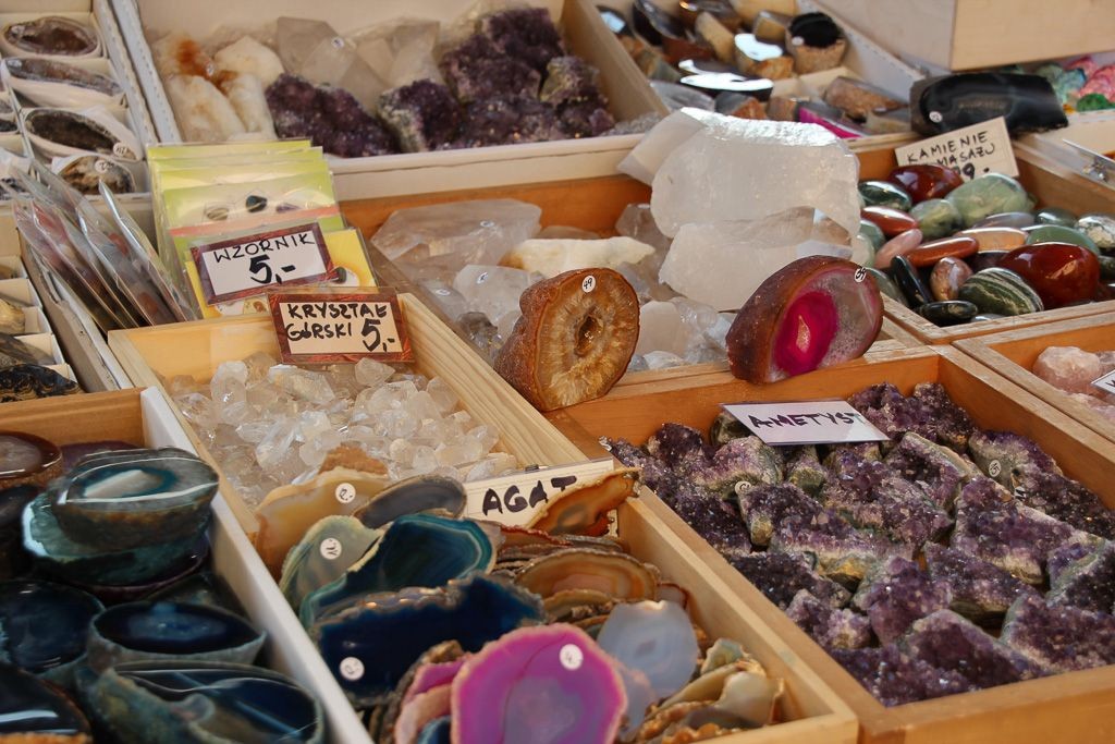 Minerały na stoiskach we Lwówku Śląskim