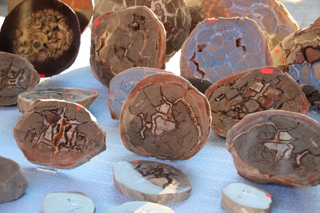 Minerały na stoiskach we Lwówku Śląskim