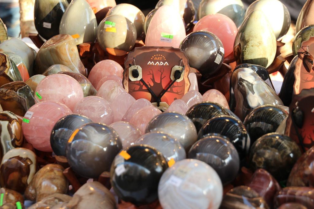 Minerały na stoiskach we Lwówku Śląskim