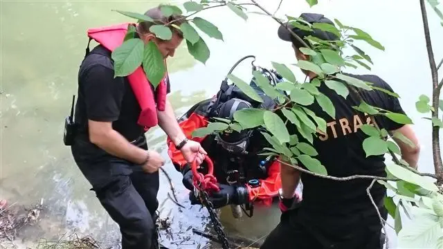 Samochód pod wodą!