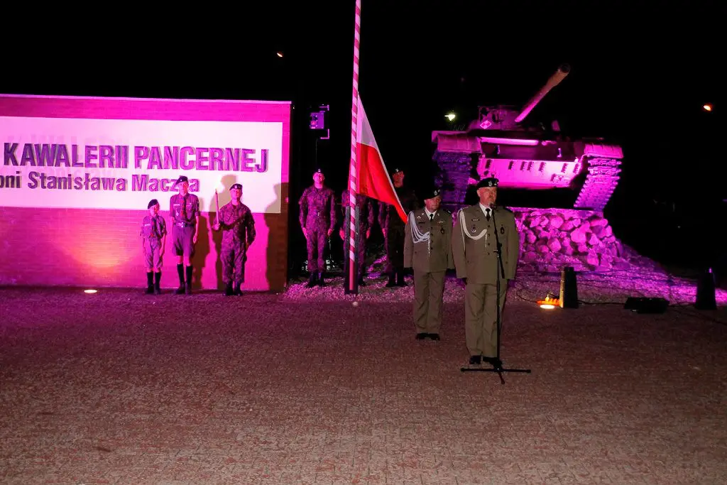 Żołnierze 10 Brygady Kawalerii Pancernej świętują