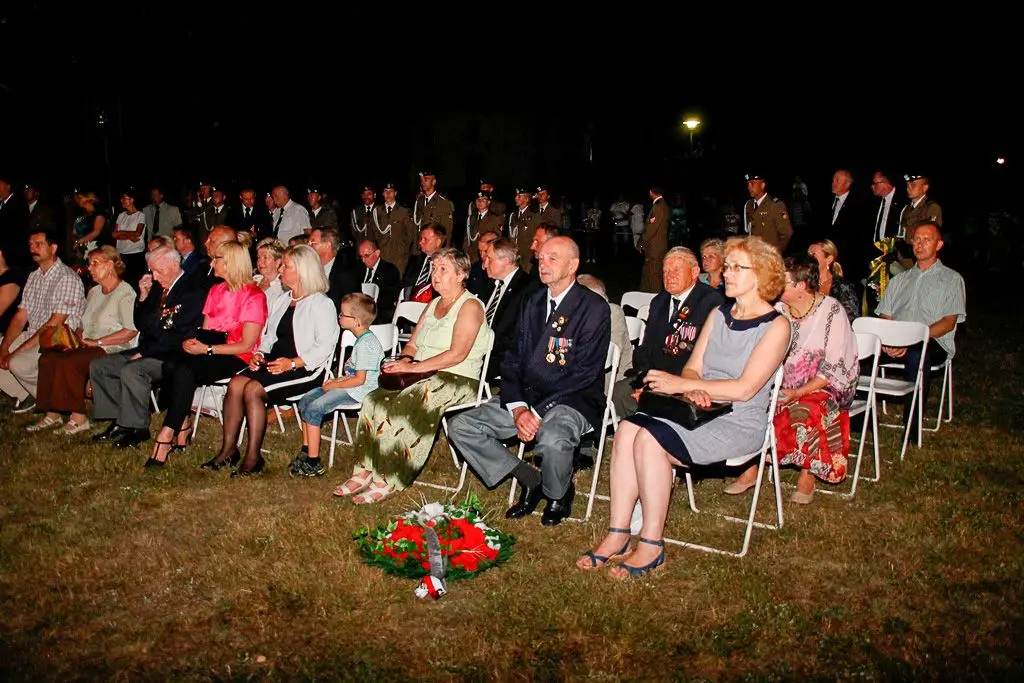Żołnierze 10 Brygady Kawalerii Pancernej świętują