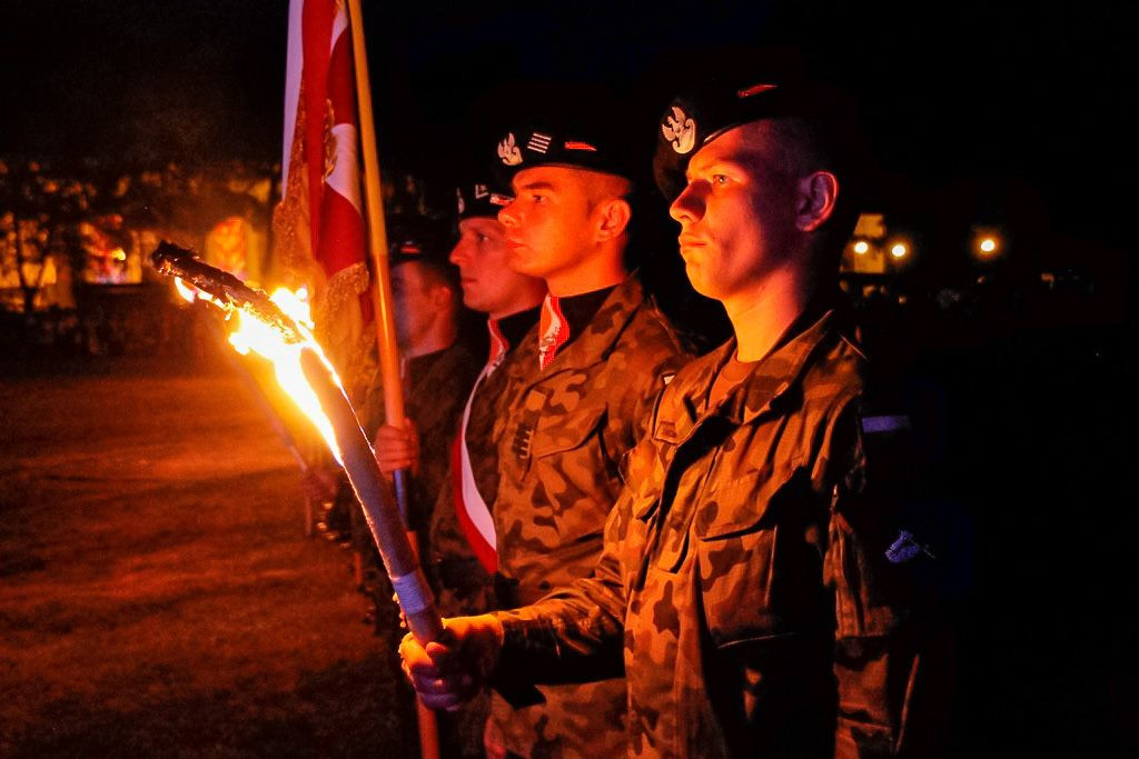 Żołnierze 10 Brygady Kawalerii Pancernej świętują