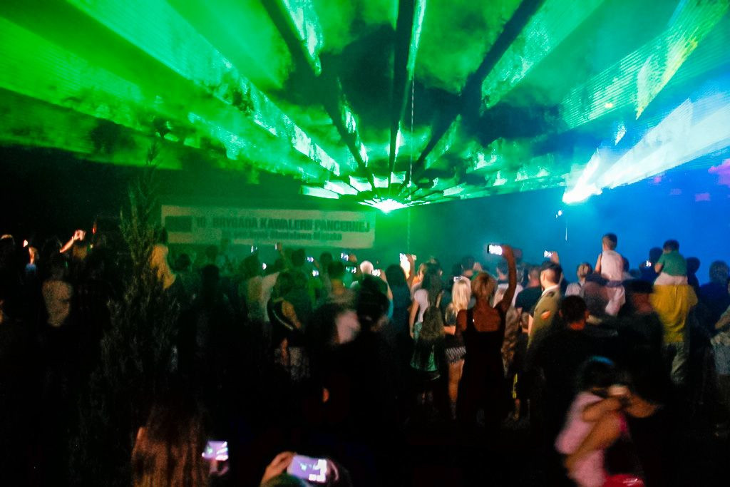 Żołnierze 10 Brygady Kawalerii Pancernej świętują