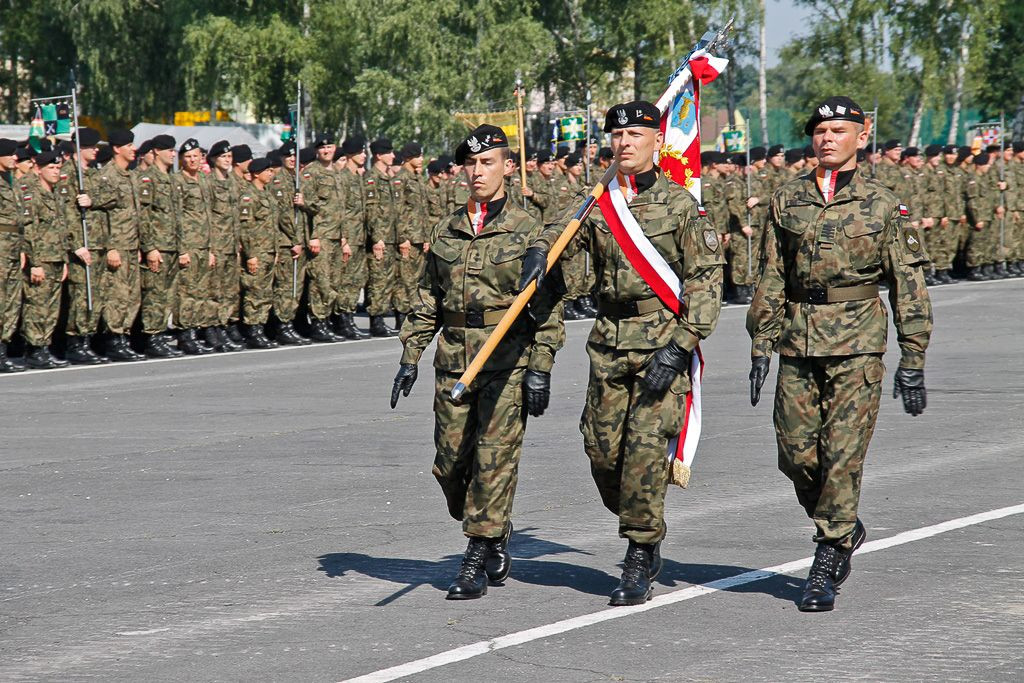 Żołnierze 10 Brygady Kawalerii Pancernej świętują
