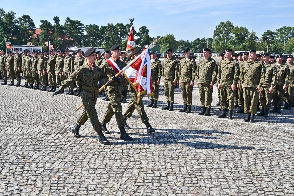 Żołnierze 10 Brygady Kawalerii Pancernej świętują