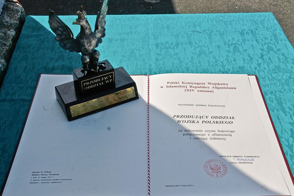 Żołnierze 10 Brygady Kawalerii Pancernej świętują