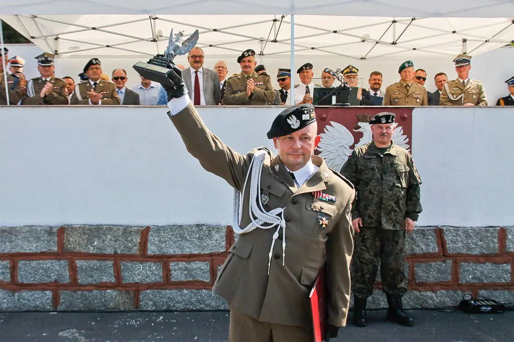 Żołnierze 10 Brygady Kawalerii Pancernej świętują