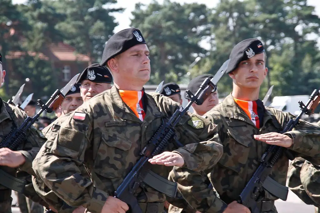 Żołnierze 10 Brygady Kawalerii Pancernej świętują