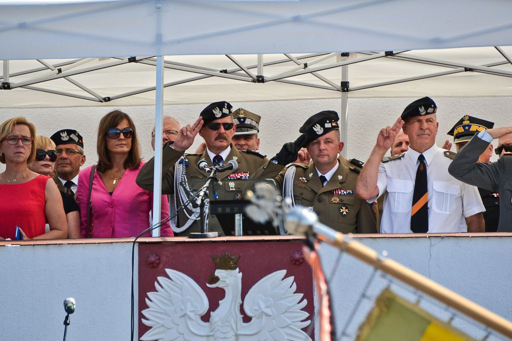 Żołnierze 10 Brygady Kawalerii Pancernej świętują