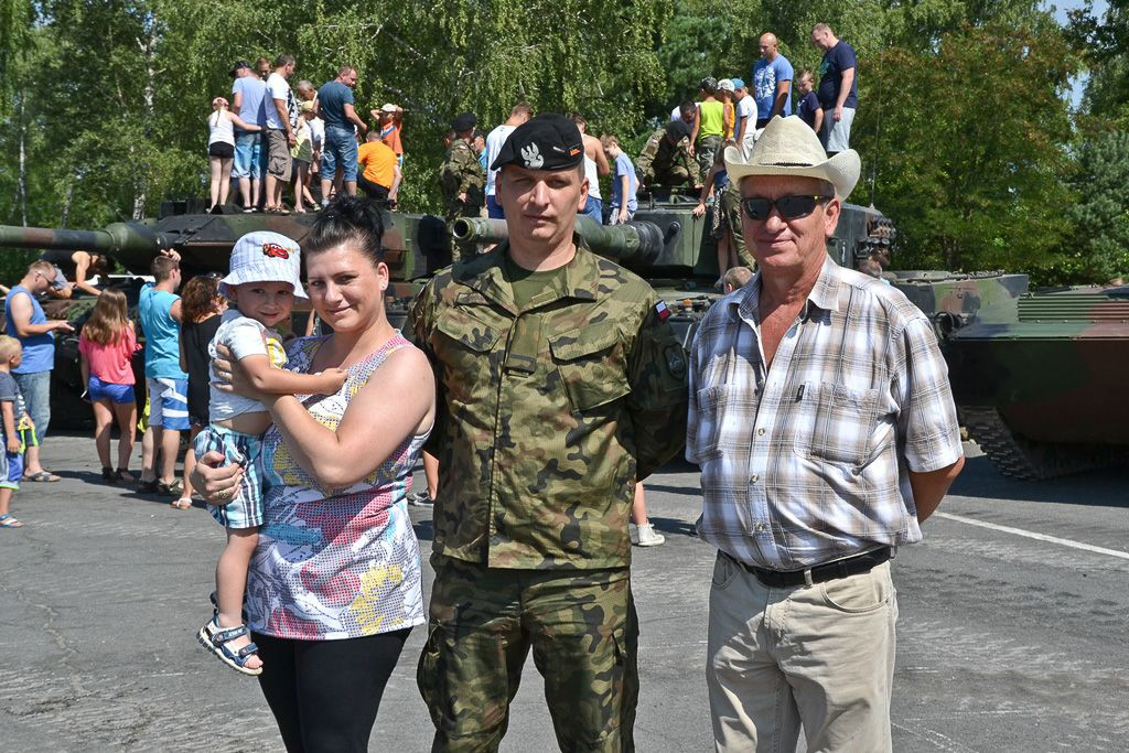 Żołnierze 10 Brygady Kawalerii Pancernej świętują