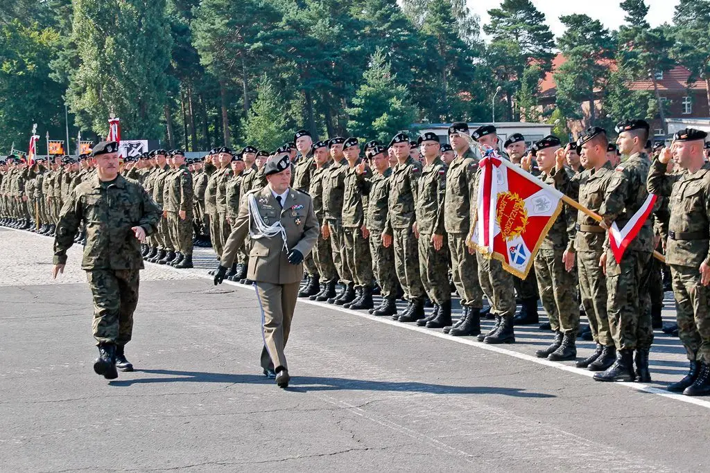 Żołnierze 10 Brygady Kawalerii Pancernej świętują