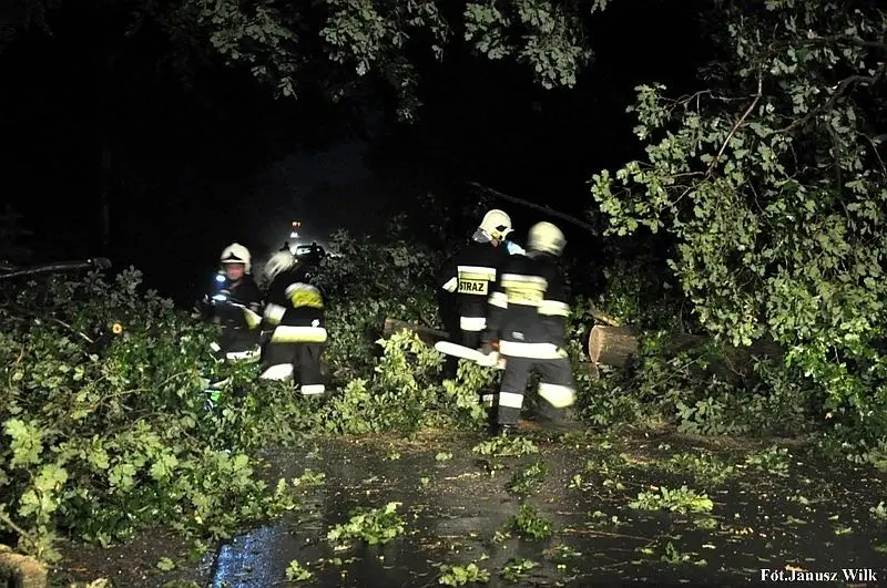 Podwójna akcja strażaków koło Zielonki