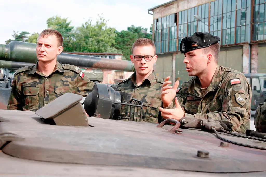 Pancerniacy dla przyszłych lotników
