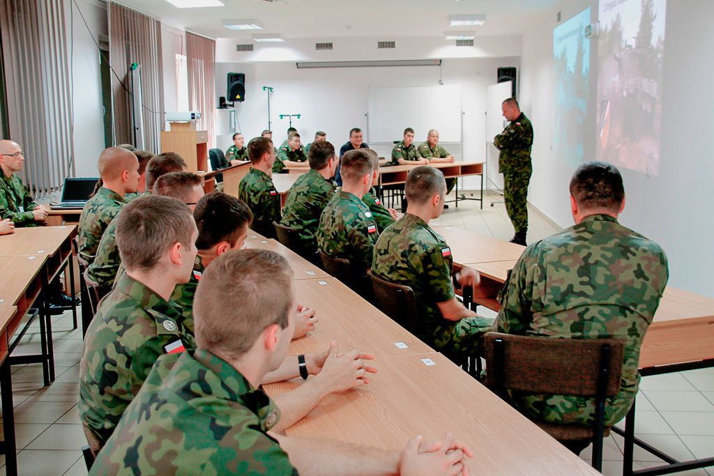 Pancerniacy dla przyszłych lotników