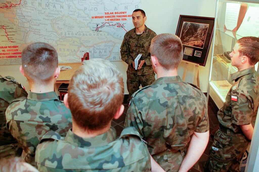 Pancerniacy dla przyszłych lotników