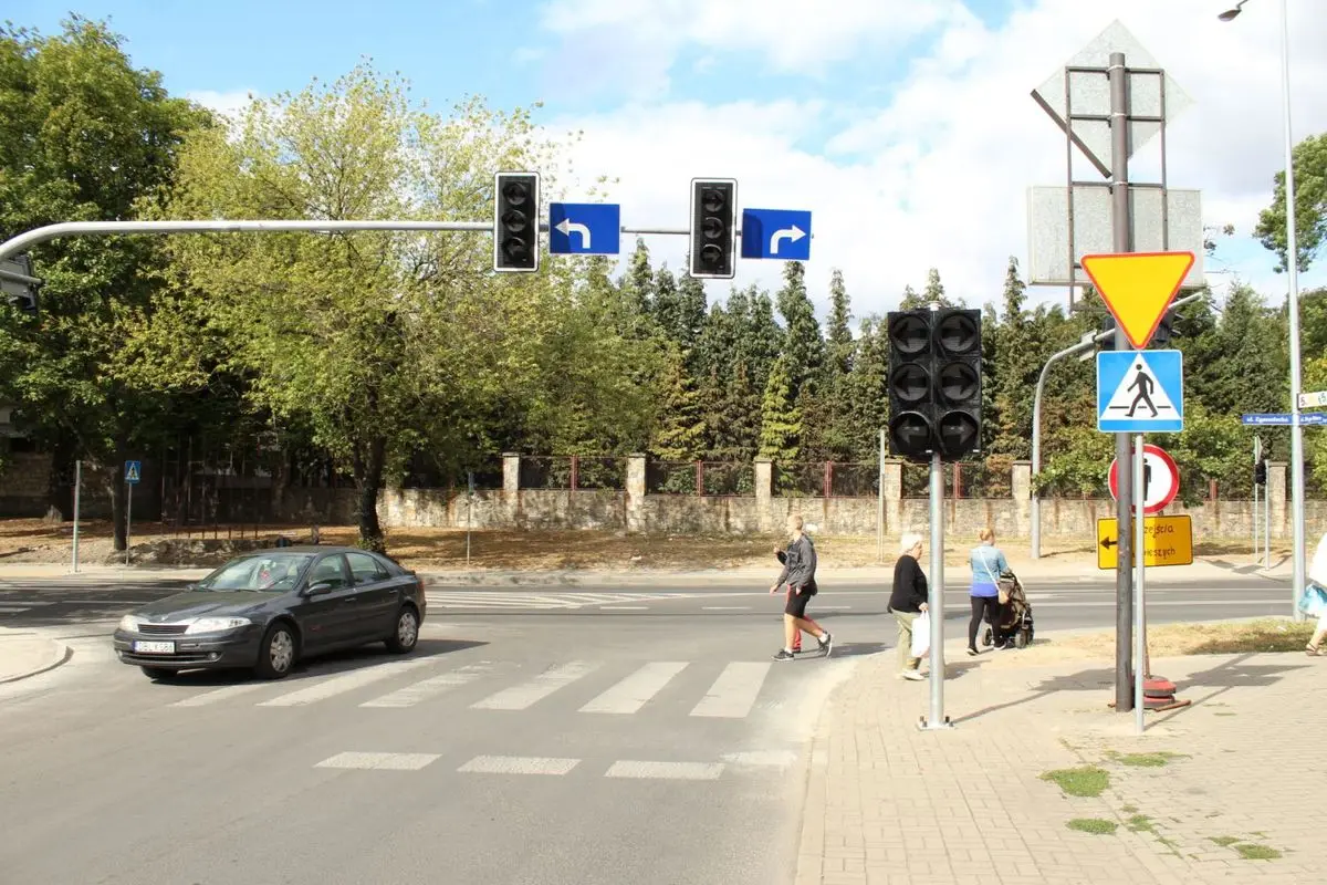 Sygnalizacja świetlna koło Carreforura