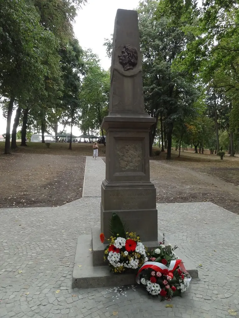 Bolesławianie ponownie ratowali polskie nekropolie na Kresach