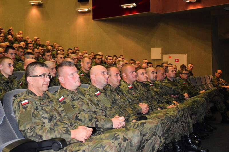 Spotkanie elewów z dowódcą 11 LDKPanc