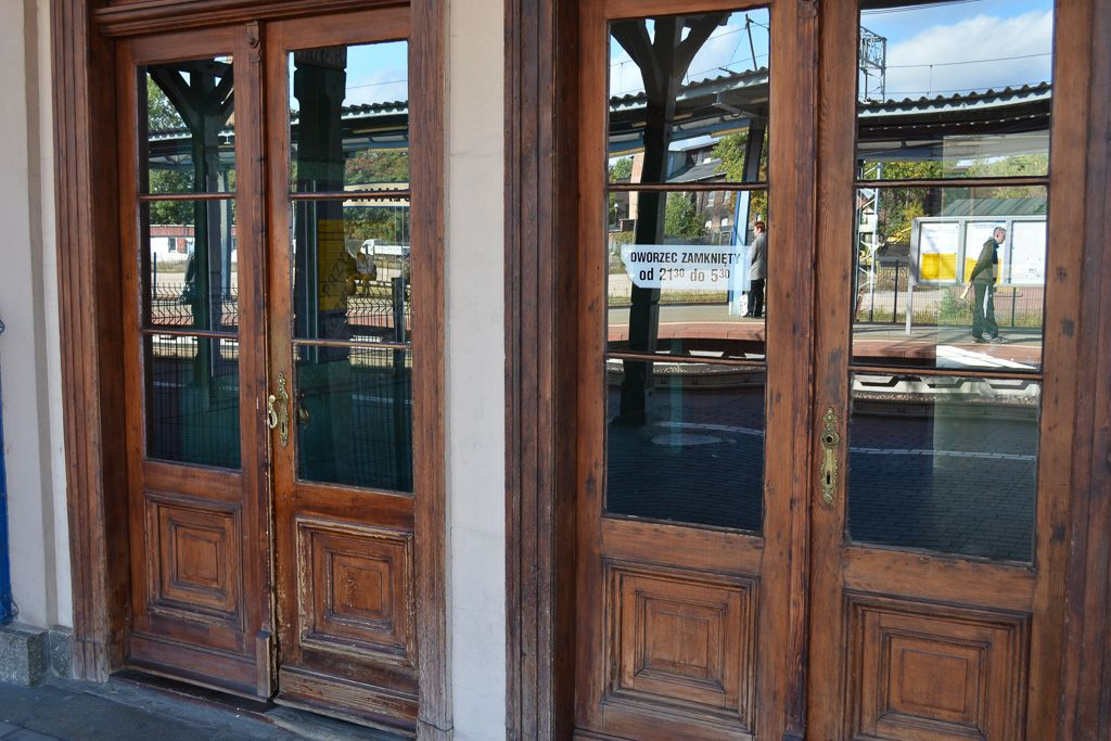 Akty wandalizmu na bolesławieckim dworcu PKP