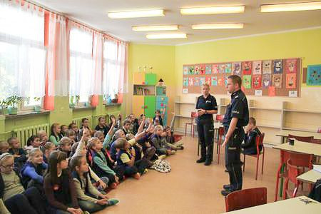 „Bezpieczna droga do szkoły”: spotkania z dziećmi i młodzieżą