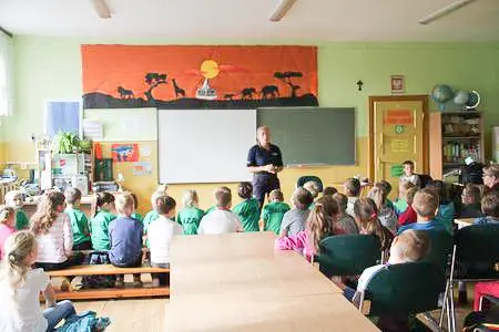 „Bezpieczna droga do szkoły”: spotkania z dziećmi i młodzieżą