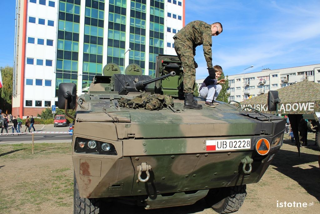 Sprzęt wojskowy Czarnej Dywizji przyciągnął tłumy