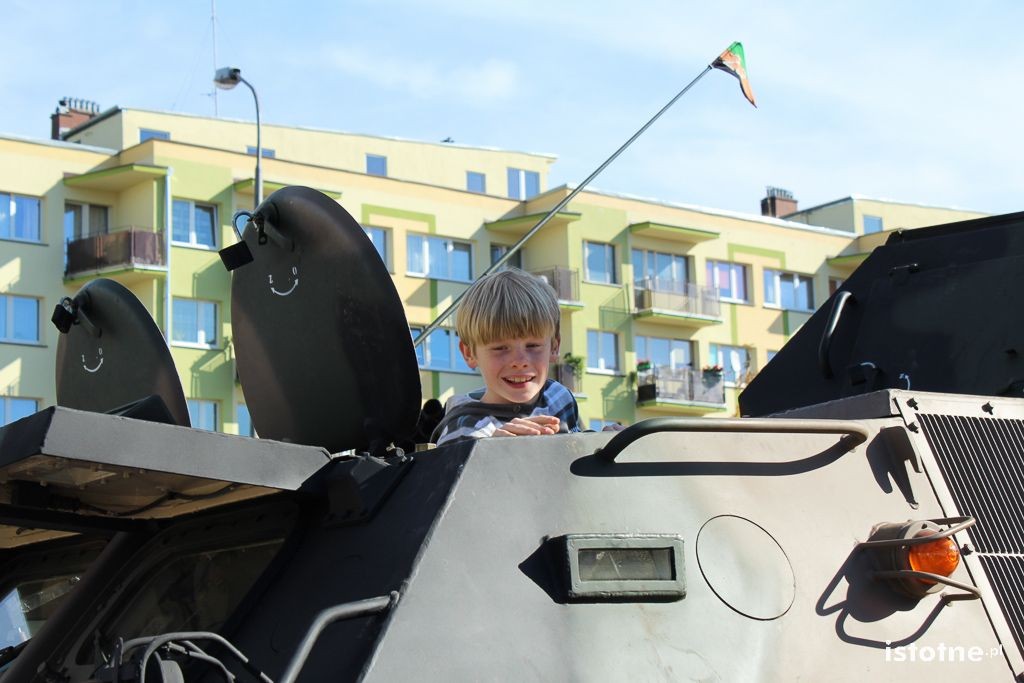 Sprzęt wojskowy Czarnej Dywizji przyciągnął tłumy